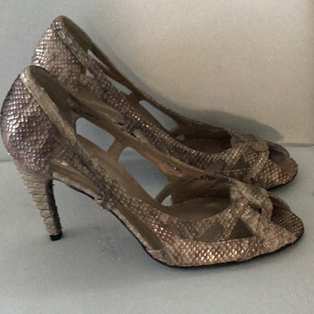 Stuart Weitzman Cream and Brown Heels Snakeskin Embossed Pattern Size 10 - Picture 3 of 5